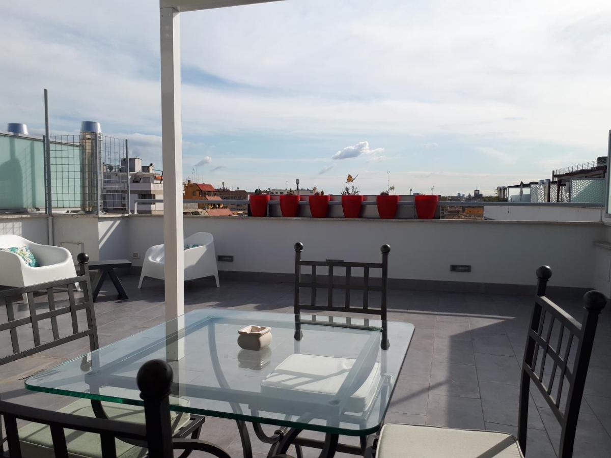 Penthouse 41 In Trastevere With Big Terrace Rome Bagian luar foto