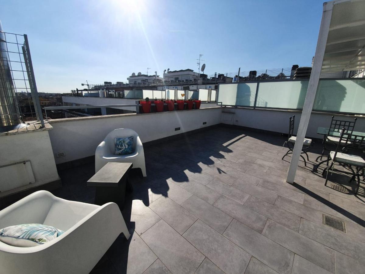Penthouse 41 In Trastevere With Big Terrace Rome Bagian luar foto