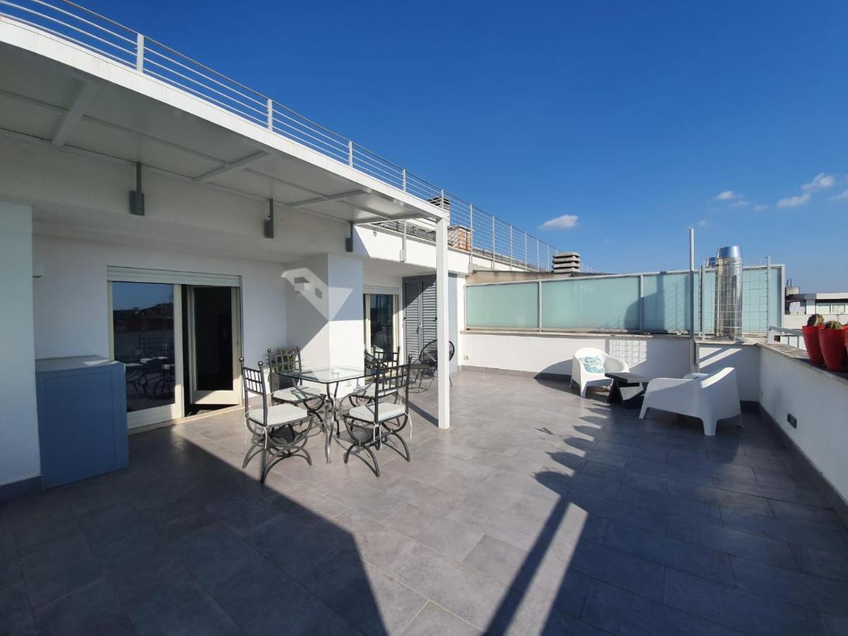 Penthouse 41 In Trastevere With Big Terrace Rome Bagian luar foto